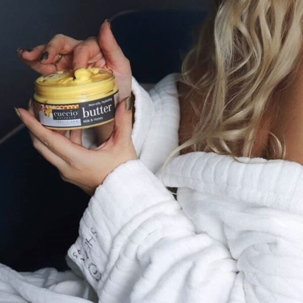 Butter de leche y miel 113g - Cuccio Naturale Crema ultrahidratante, renovadora, suavizante y perfumada. Hidratación profunda para la reparación de la piel seca. Ingredientes naturales. - Image 2